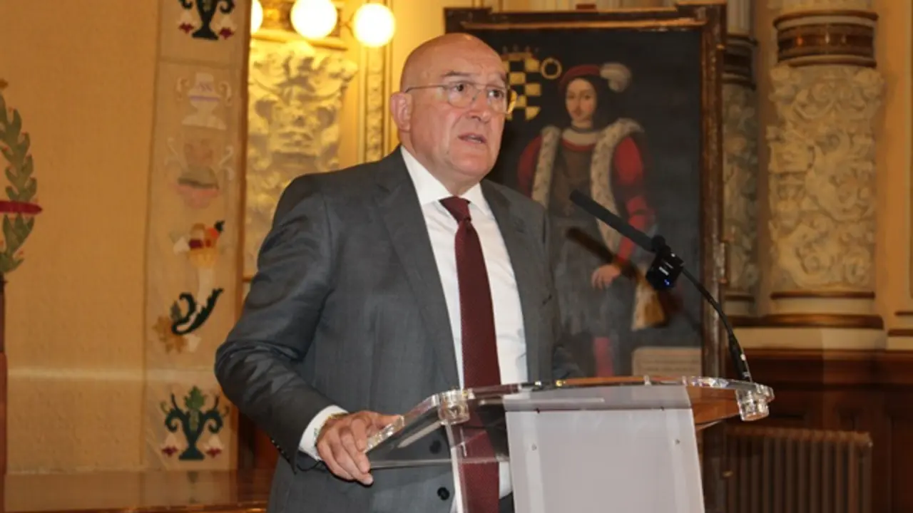 Jes&uacute;s Julio Carnero en una rueda de prensa | Valladolid Plural