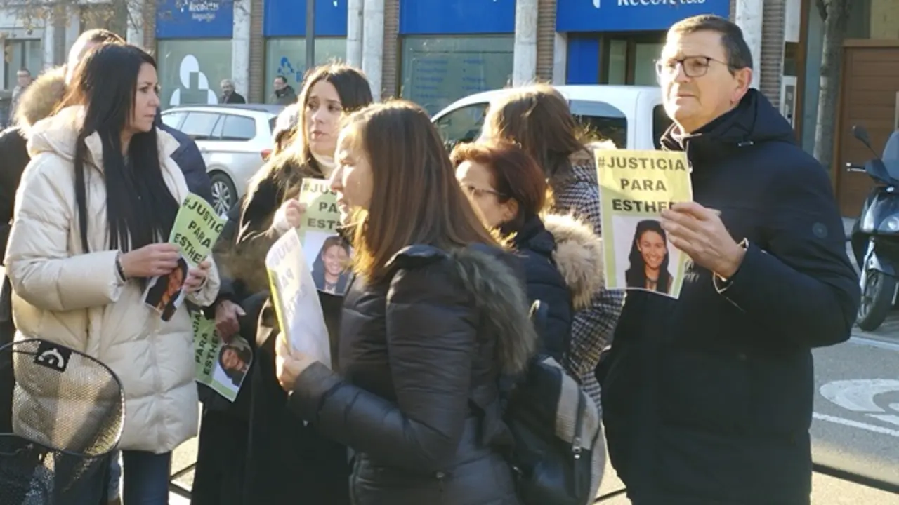 Los familiares de Esther L&oacute;pez piden justicia en los Juzgados | Valladolid Plural