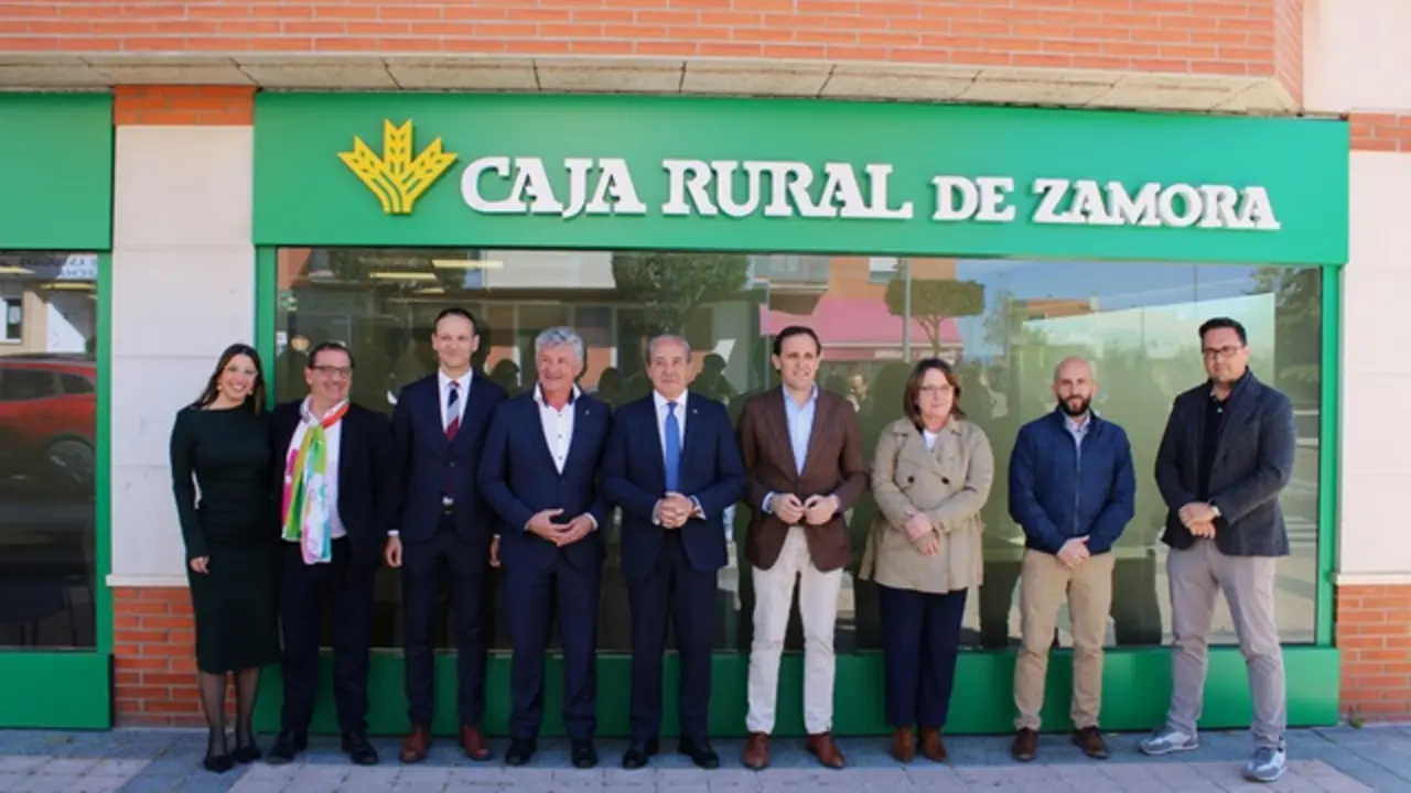 Inauguraci&oacute;n de la nueva oficina de Caja Rural de Zamora en Arroyo | Valladolid Plural