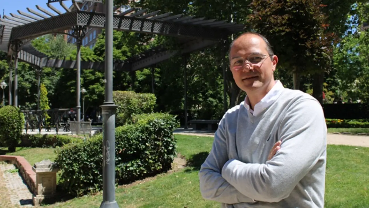El concejal de Medio Ambiente, Alejandro Garc&iacute;a Pellitero, en el Parque de Poniente | Valladolid Plural
