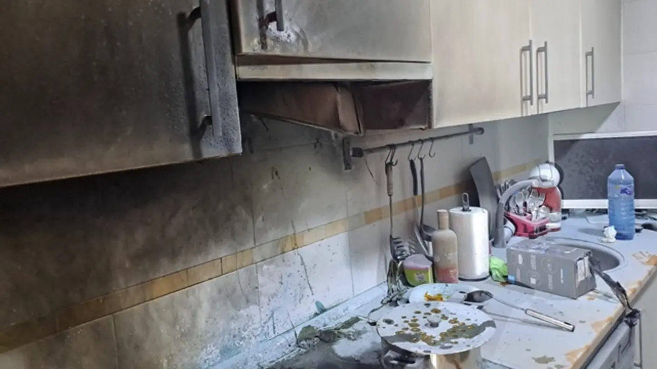 Estado de la cocina donde se origin&oacute; el incendio en Arroyo