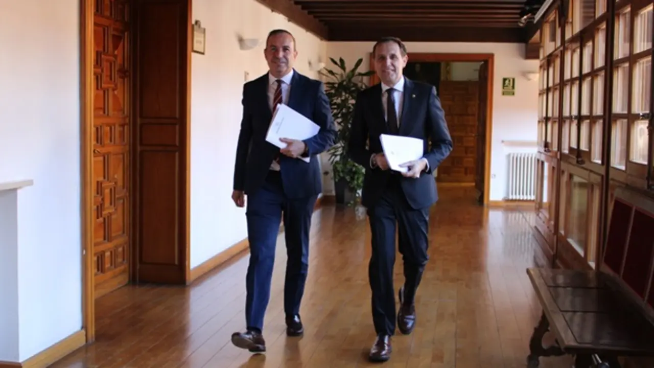 El presidente y vicepresidente de la Diputaci&oacute;n, minutos antes de la presentaci&oacute;n de Presupuestos 2025 | Valladolid Plural