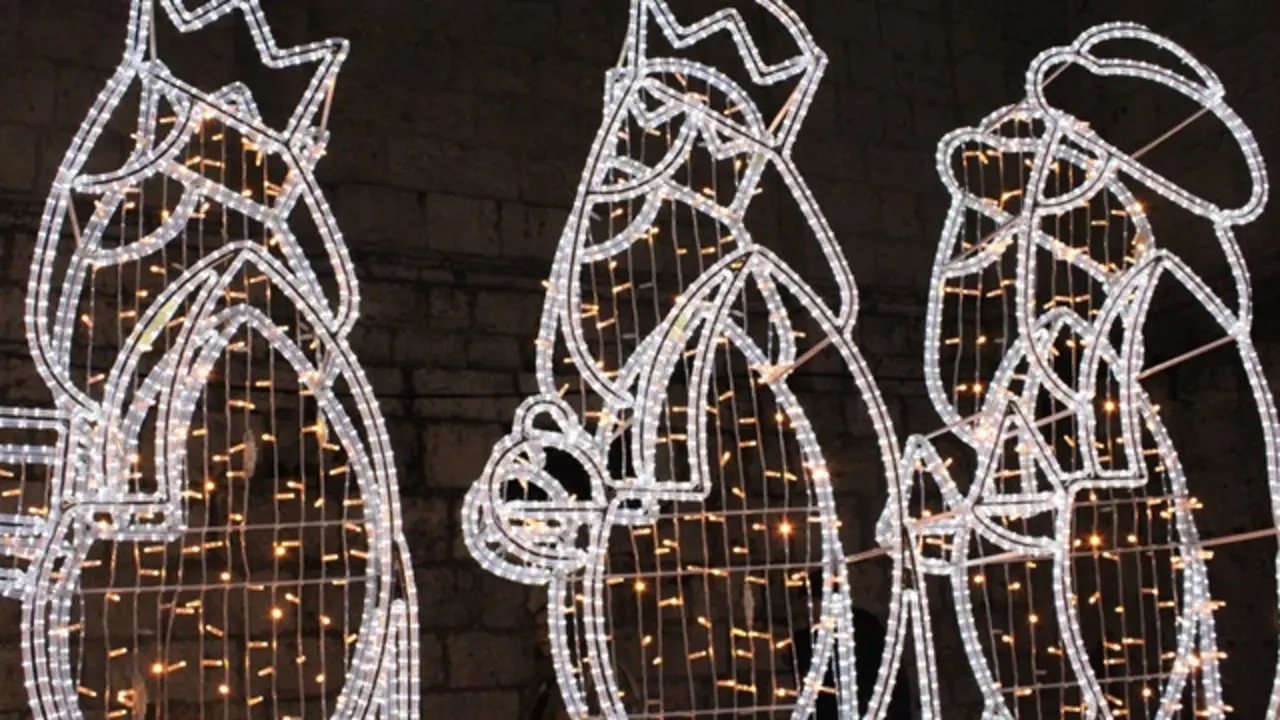 Figuras luminosas de los tres Reyes Magos | Valladolid Plural