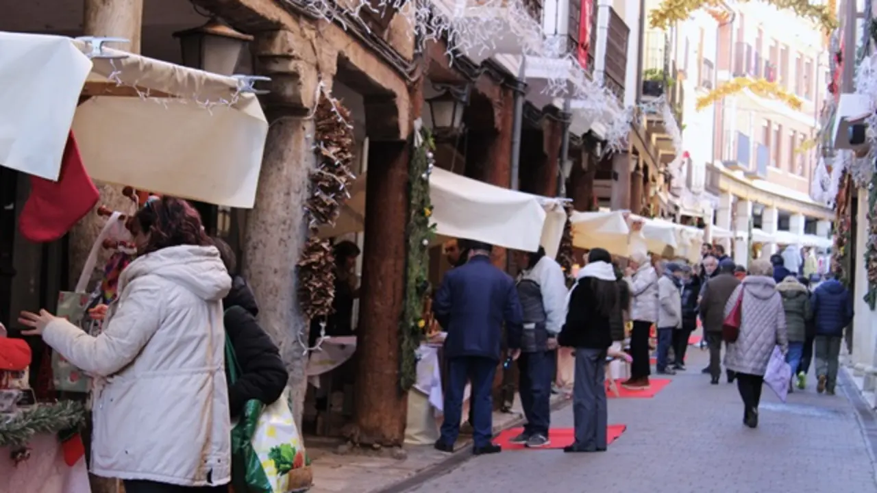 Mercado navideño en la calle Mayor de Medina de Rioseco | Valladolid Plural