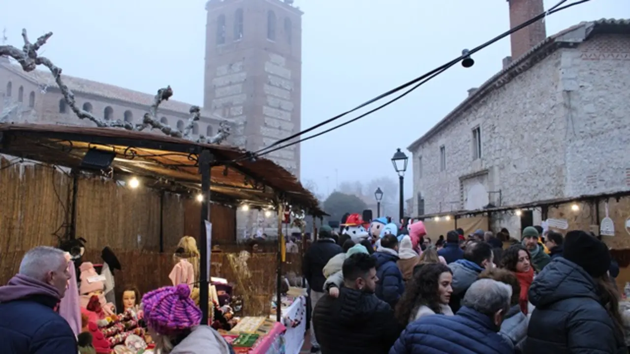 Ambiente en el Mercadillo Navideño en la Plaza Santa María de Mojados | Valladolid Plural