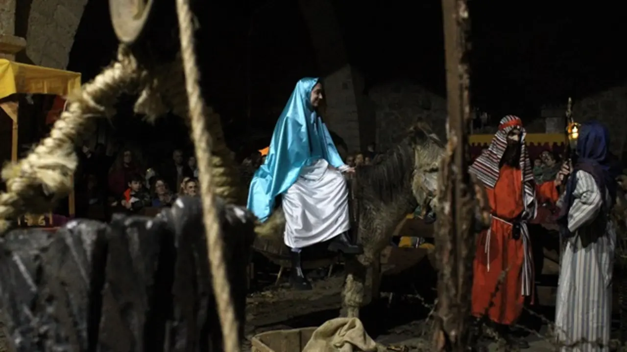 Jesús y María a lomos de un burro en el Belén Viviente de Tordehumos | Valladolid Plural