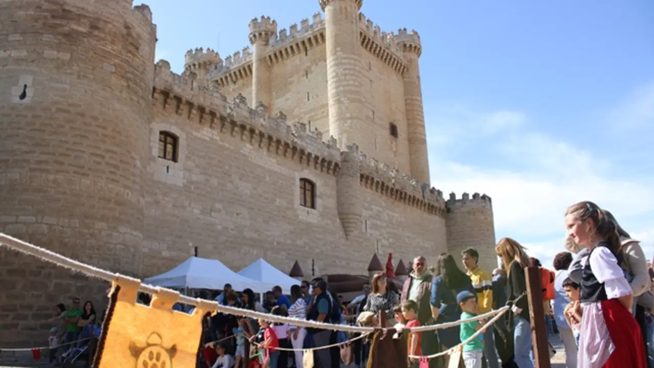Mercado medieval junto al Castillo de Fuensaldaña | Valladolid Plural