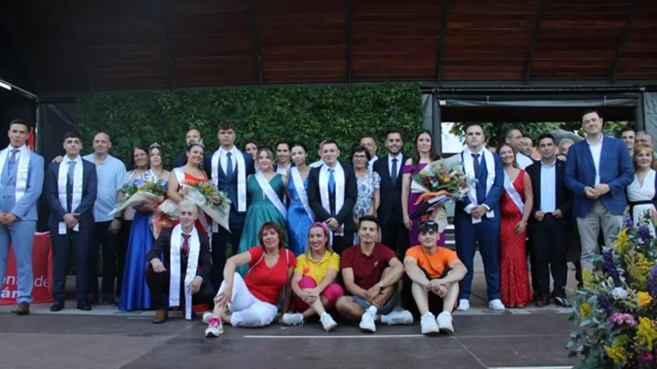 Foto de familia del inicio de las Fiestas de Zaratán 2025 | Valladolid Plural