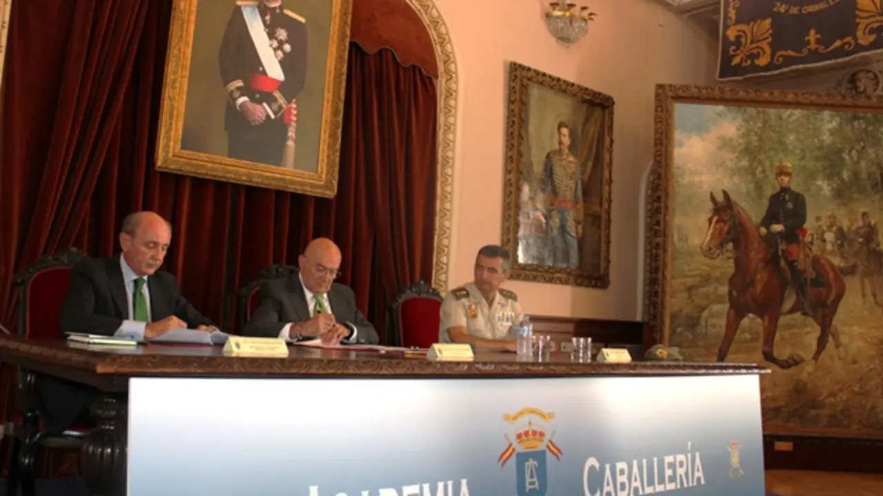 Firma convenio para la nueva iluminaci&oacute;n de la Academia de Caballer&iacute;a | Valladolid Plural