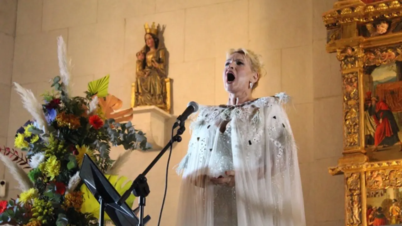 Actuación de Ainhoa Arteta en la Iglesia del Salvador de Mayorga  | Valladolid Plural