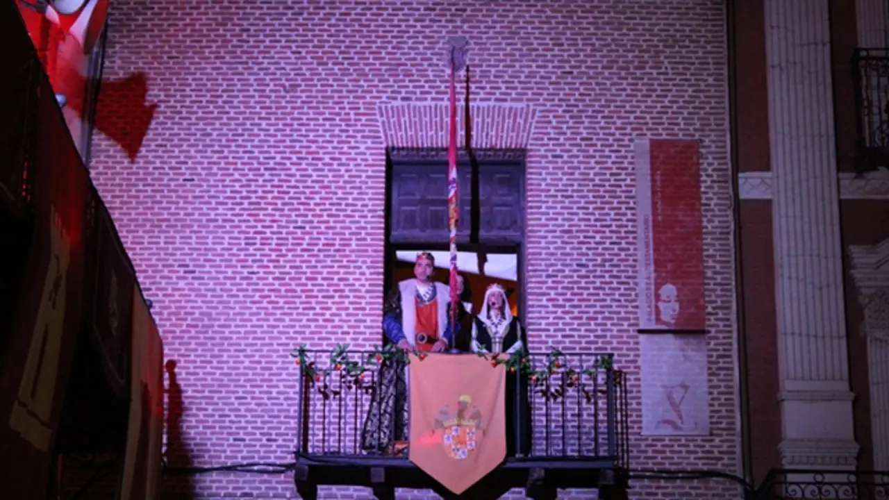 Los Reyes Isabel y Fernando, desde el Palacio Real Testamentario | Plaza Mayor