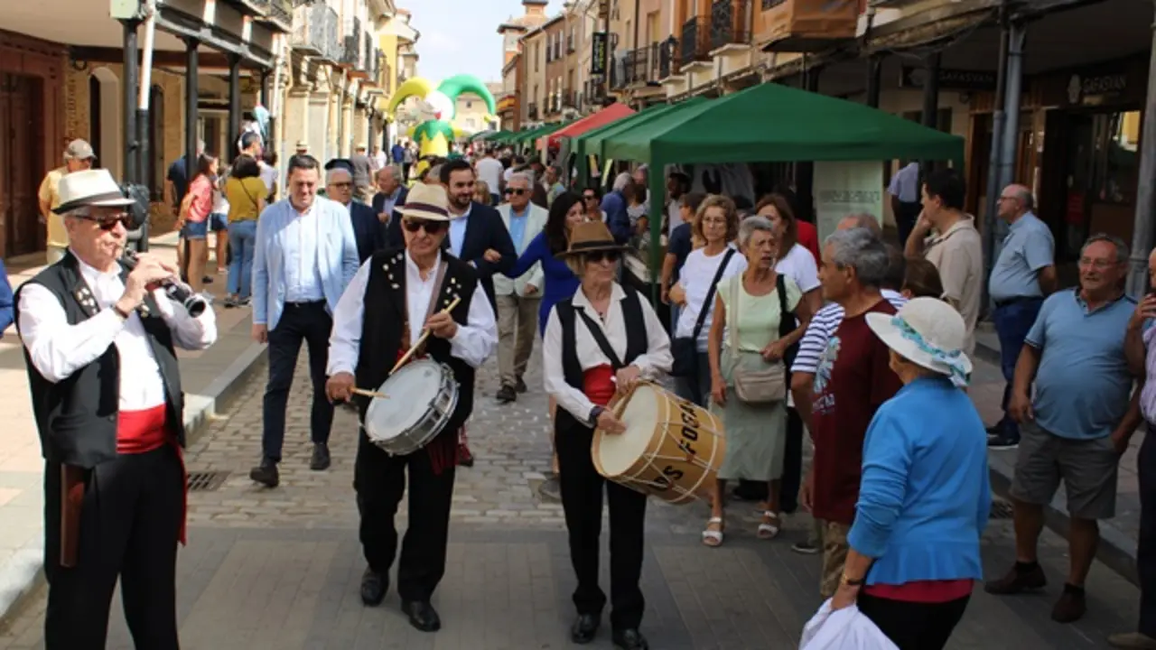 Pasacalles de apertura del Mercado de Villalón | Valladolid Plural