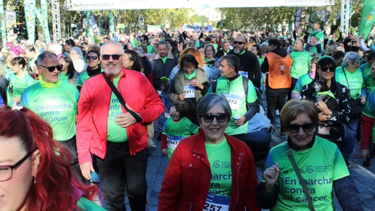 Participantes de la XIV Marcha Contra el Cáncer | Valladolid Plural