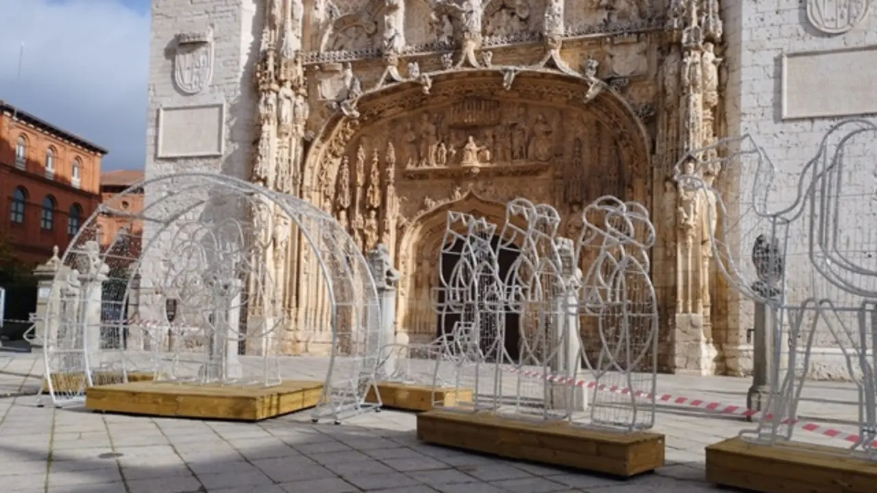 Instalación del belén luminoso en la Plaza de San Pablo | Valladolid Plural