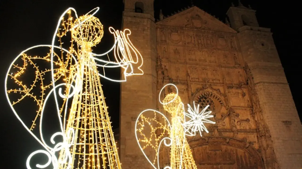 Ángeles de Navidad junto a la Iglesia de San Pablo | Valladolid Plural