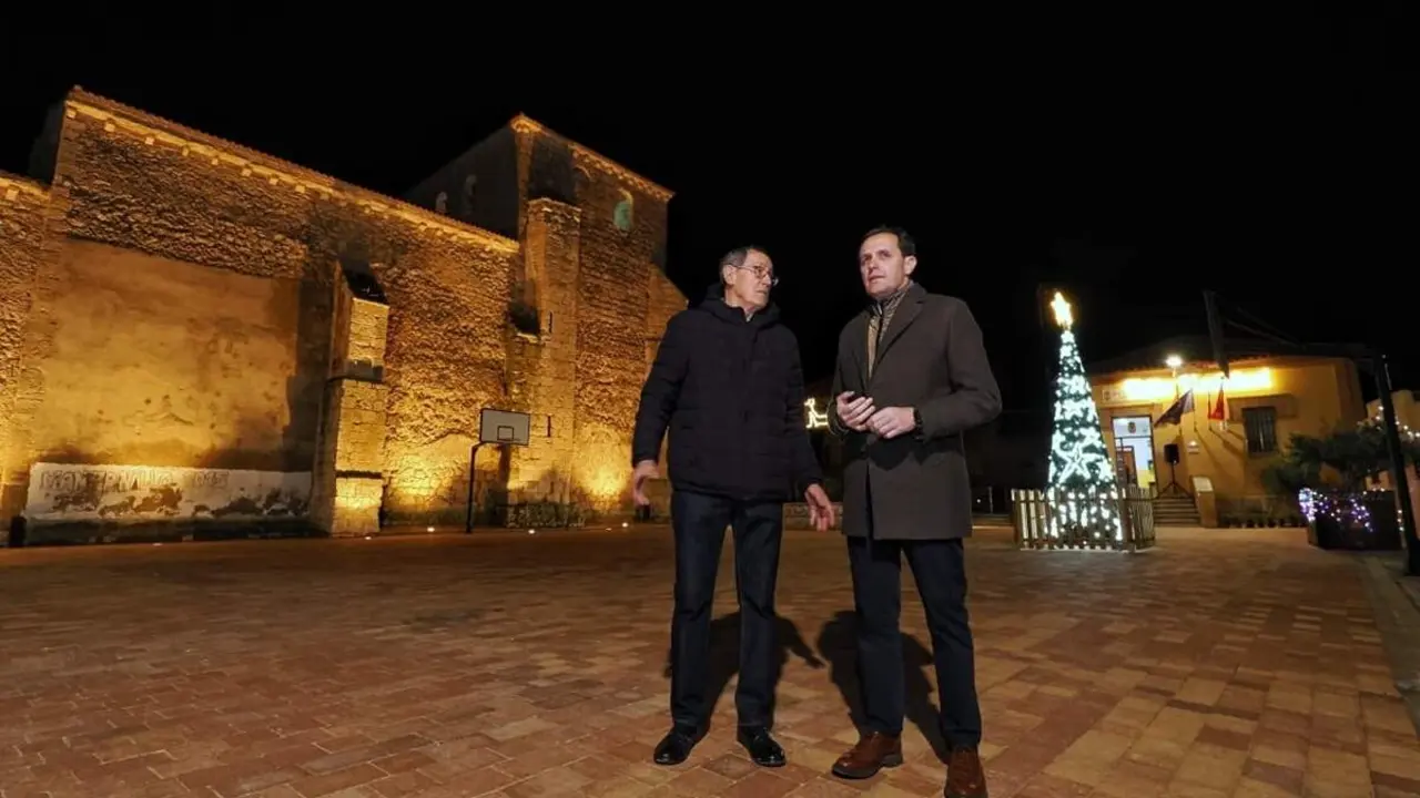 Visita Conrado Iscar remodelacion Plaza Mayor Manzanillo y nuevas iluminaciones Diputacion