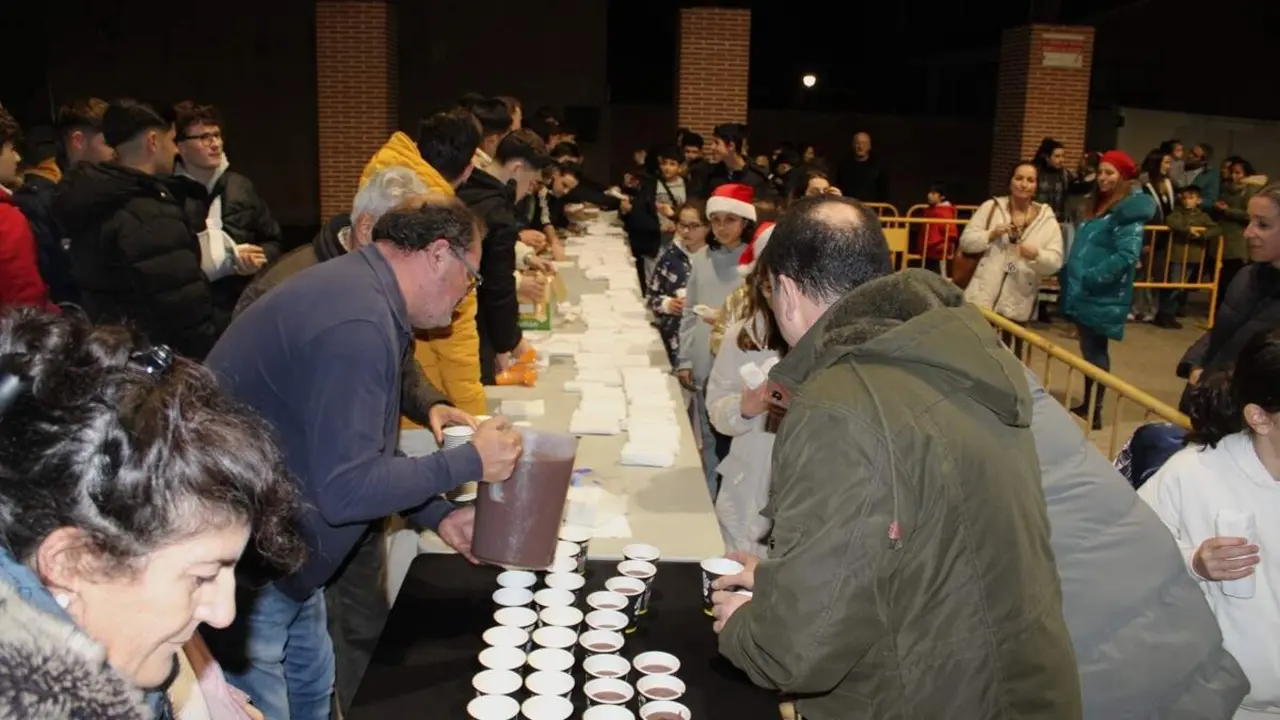 Encendido luces de Navidad y chocolatada Fuensaldana 2025 (8)