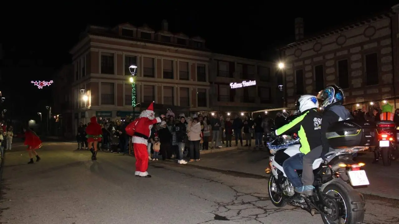 Llegada motera Papa Noel Mojados Navidad 2025 (10)