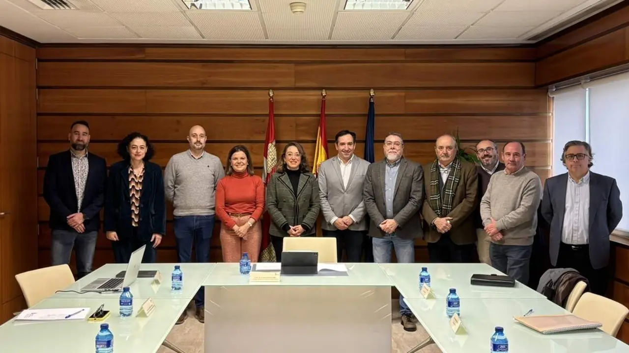 Reunion redes desarrollo rural emprendimiento femenino consejera Maria Gonzalez Corral jcyl