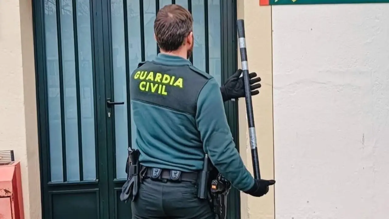 Bate madera empleado altercado trabajadores bar Nava del Rey sucesos Guardia Civil
