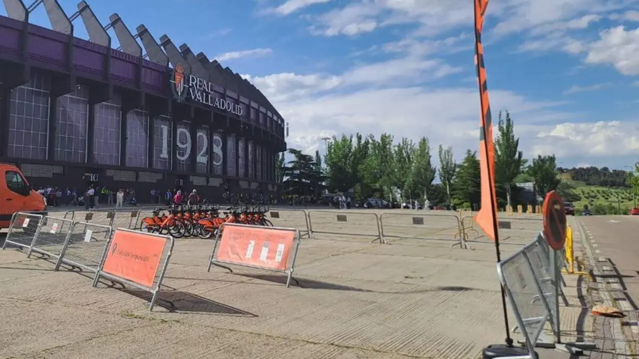 Zona exterior Jose Zorrilla estadio futbol Valladolid aparcamiento temporal bicicletas Biki