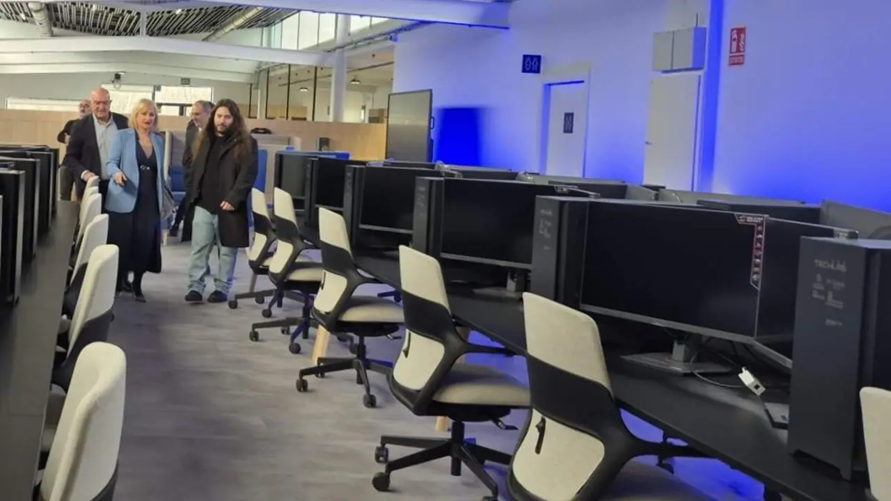 Visita Leticia Garcia y Jesus Julio Carnero Tech Lab videojuegos proxima apertura Valladolid jcyl