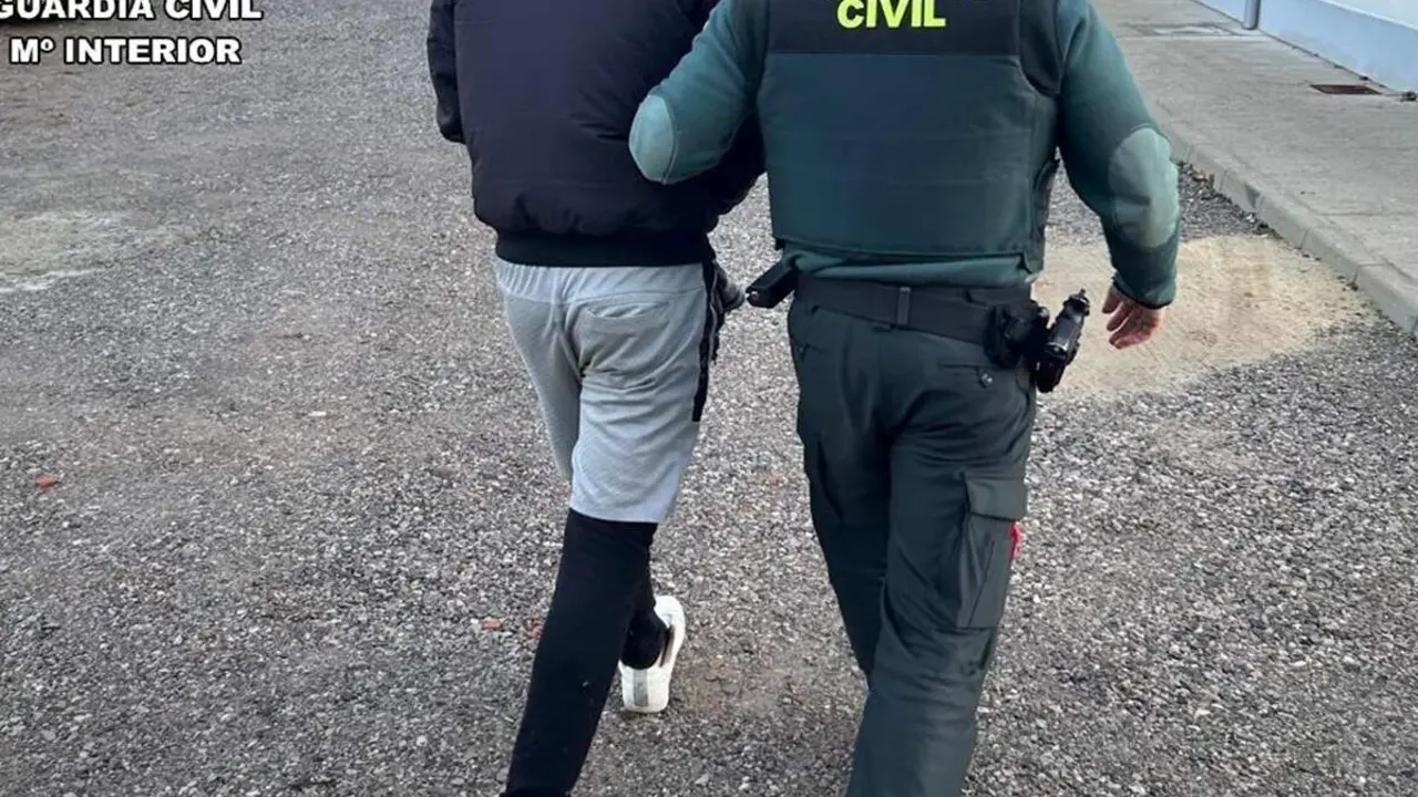 Detencion hombre agente de la Guardia Civil de Valladolid intervencion provincia
