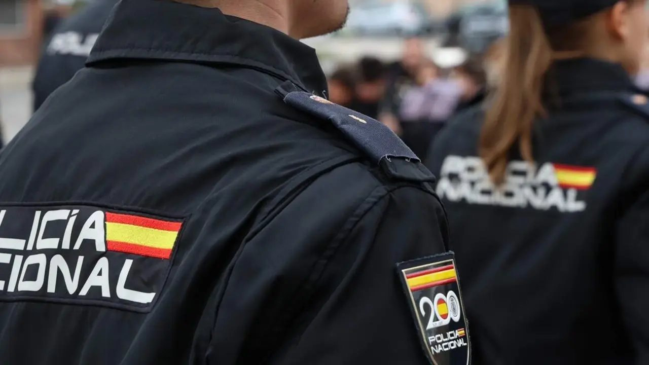 Agentes del Cuerpo Nacional de Policia intervencion via publica Valladolid