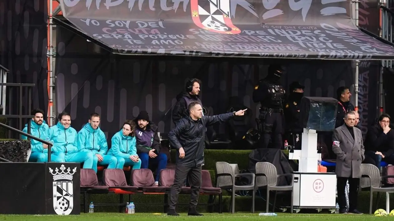 Luis Garcia Tevenet entrenador Real Valladolid partido Alfonso Muribe Ceuta Liga