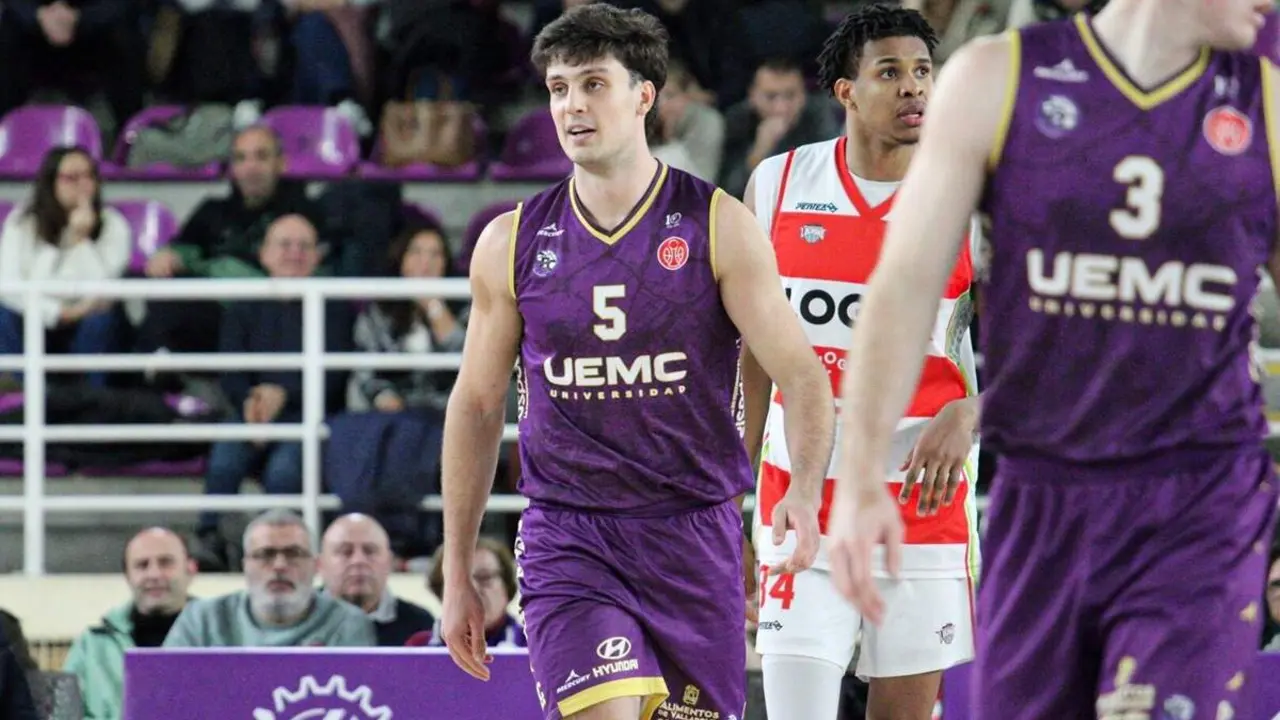 Victoria Baloncesto Valladolid vs Logi7 LogroBasket Polideportivo Pisuerga jugador Juan Garcia-Abril