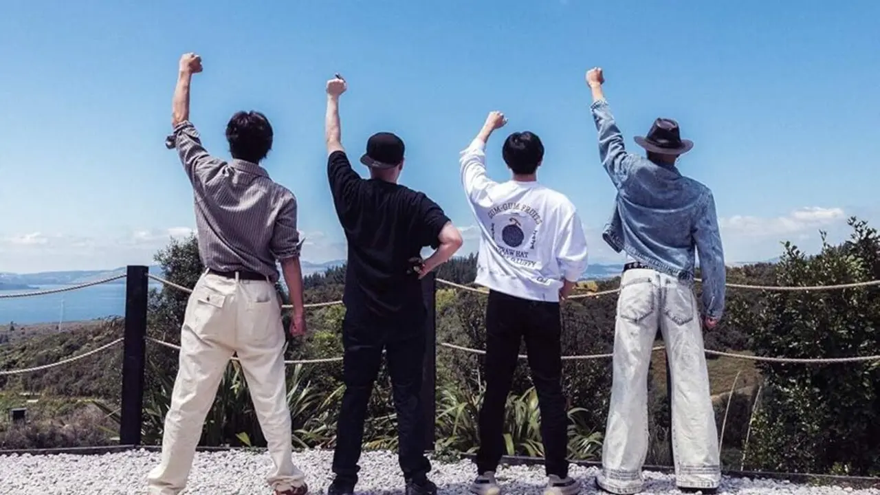 Participantes programa television asiatica What a trip GrayScale Production