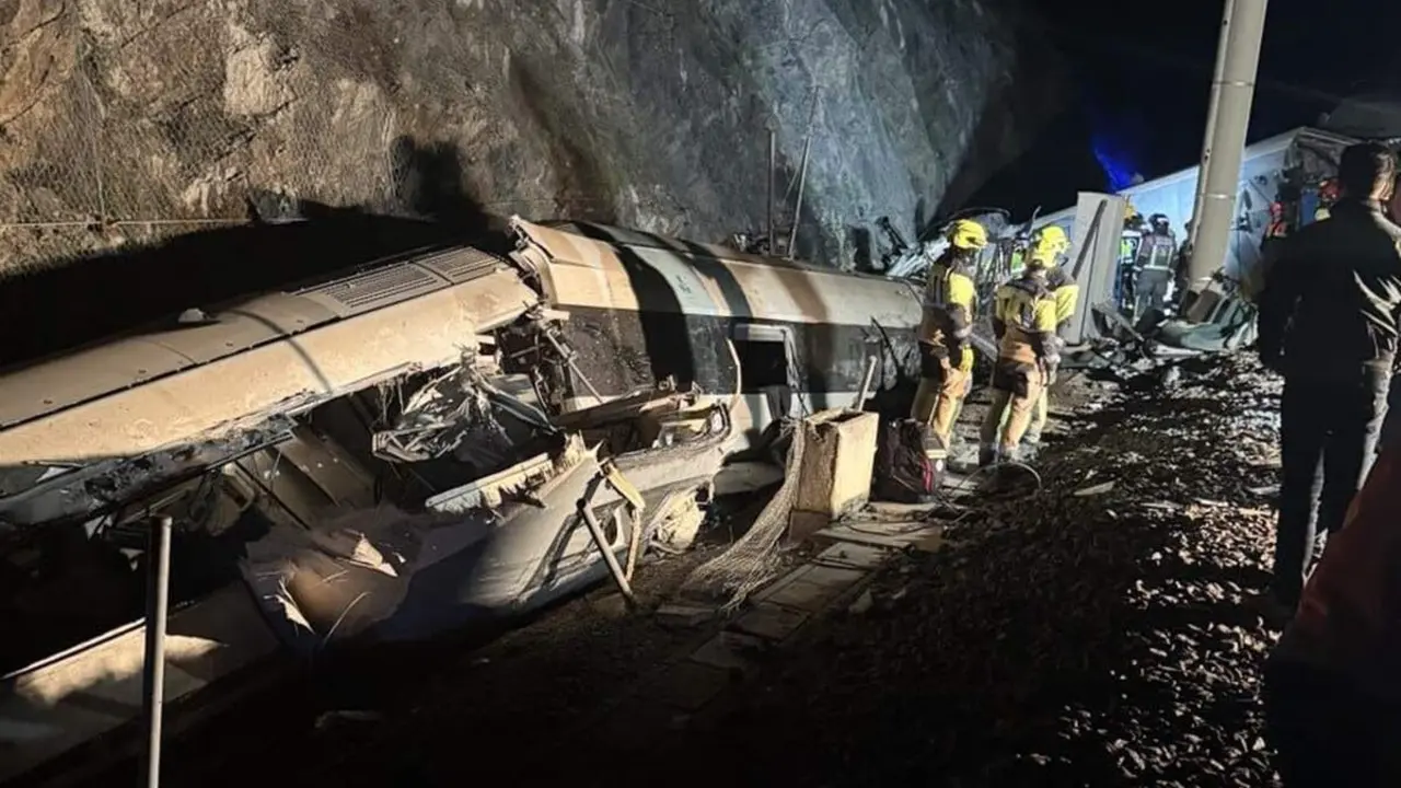 Accidente descarrilamiento trenes Adamuz Cordoba tragedia ferroviaria victimas mortales