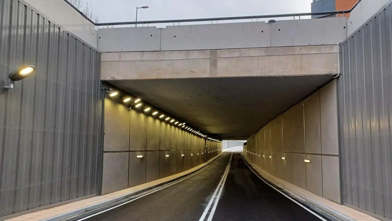 Paso inferior tunel de Andromeda Valladolid barrio Los Santos-Pilarica ciudad
