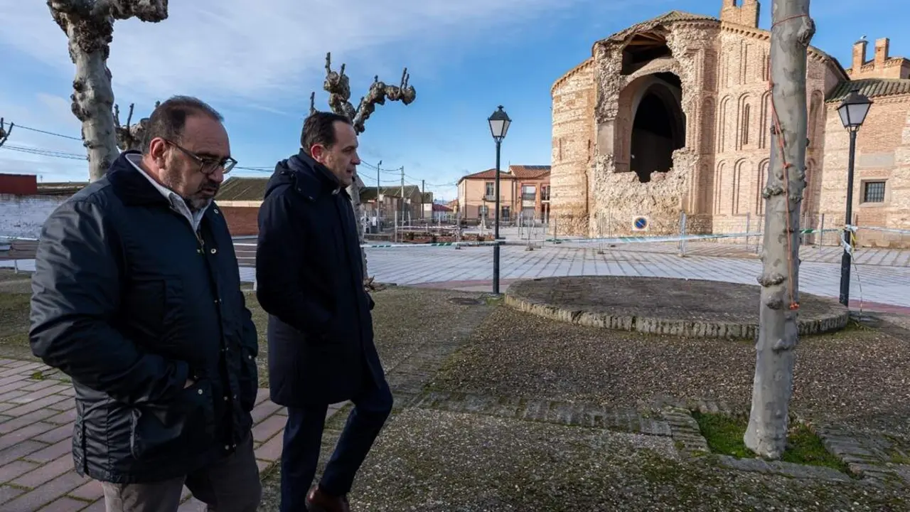 Visita Conrado Iscar derrumbe abside Iglesia Muriel de Zapardiel Diputacion Valladolid