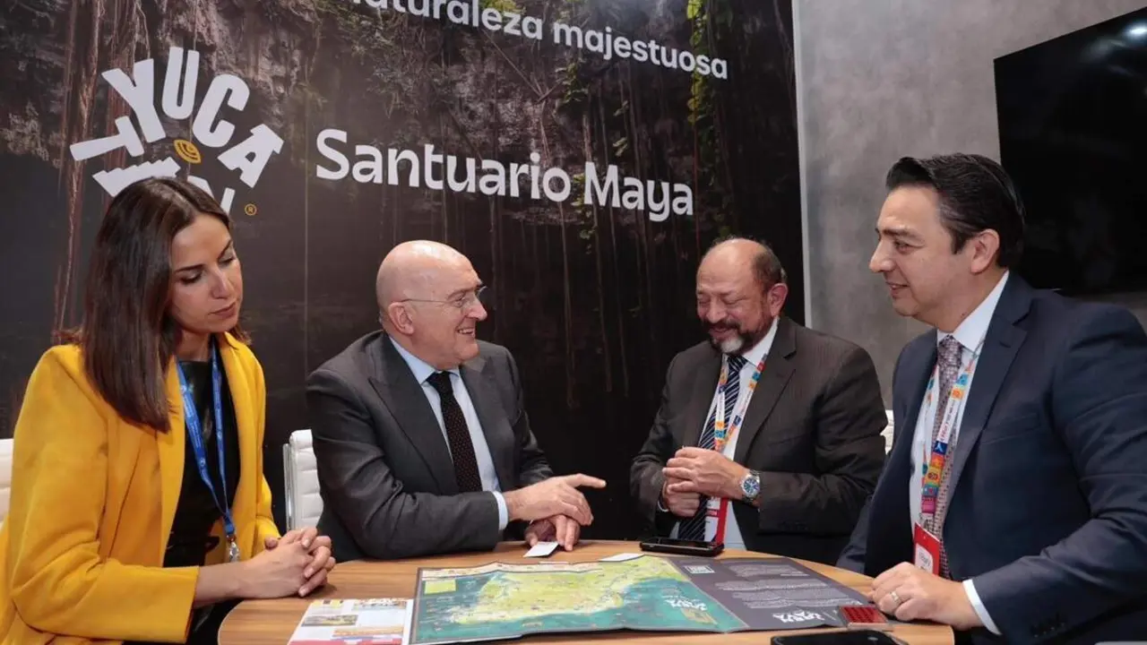 Encuentro FITUR Ayuntamiento de Valladolid y el municipio Valladolid Yucatan