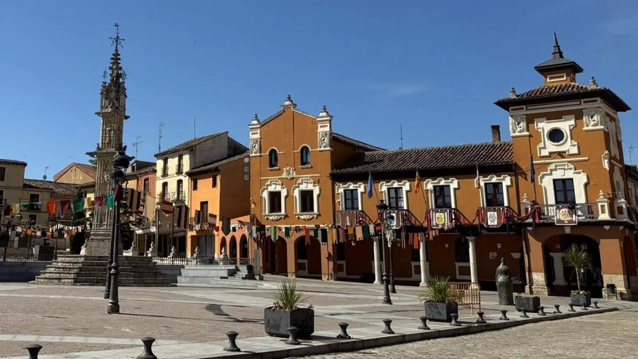 Plaza del Rollo Ayuntamiento Villalon de Campos provincia Valladolid