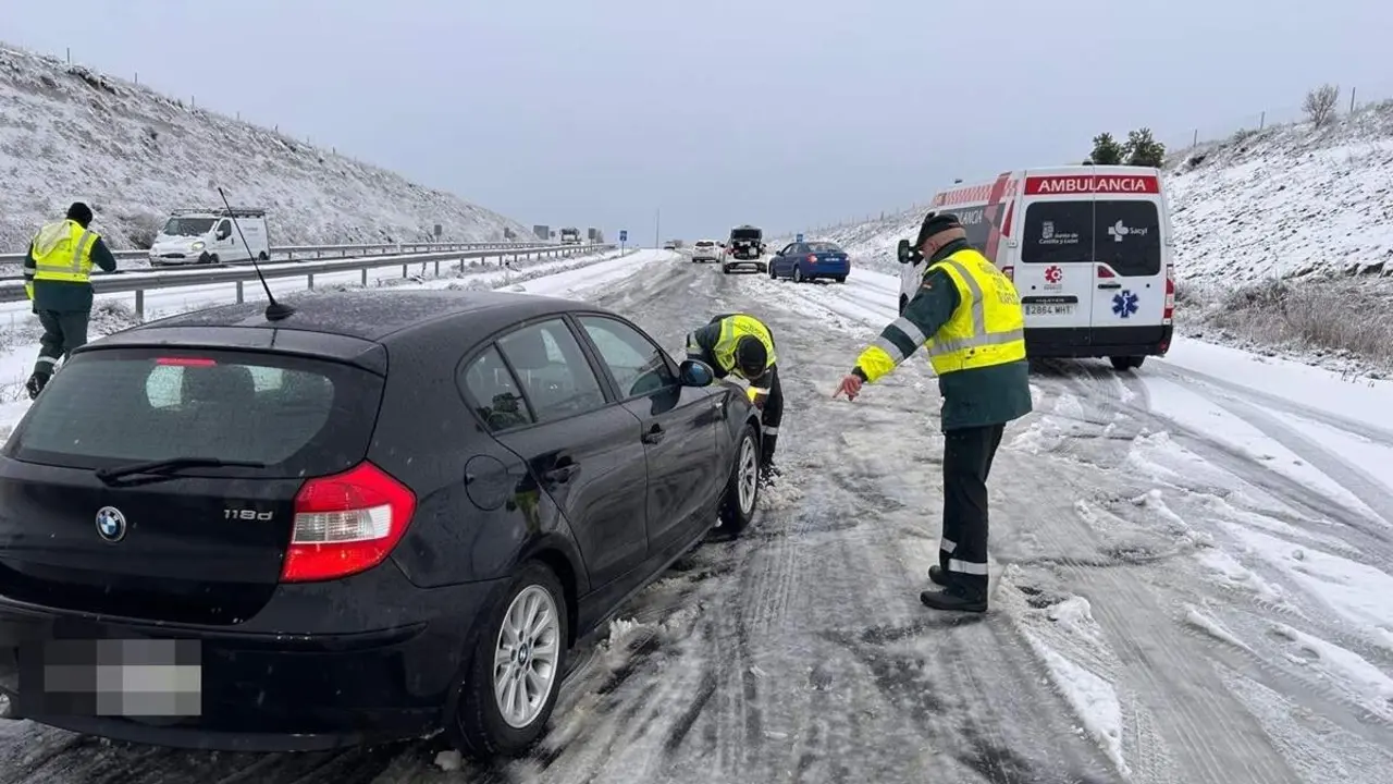Vehiculos atrapados autovia provincia Valladolid consecuencias  borrasca Kristin intervencion