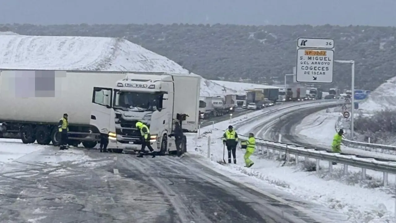 Camiones embolsamiento autovia provincia Valladolid consecuencias borrasca Kristin nevada
