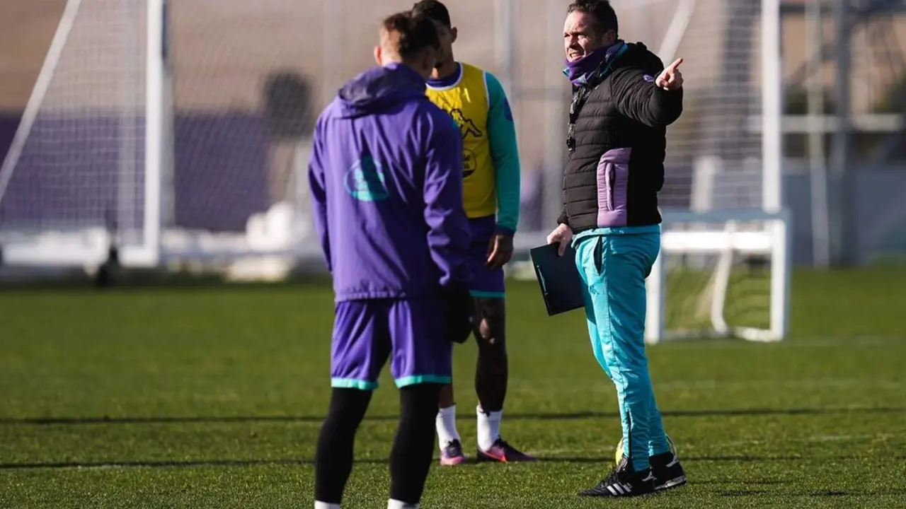 Luis Garcia Tevenet instrucciones jugadores entrenamiento Real Valladolid