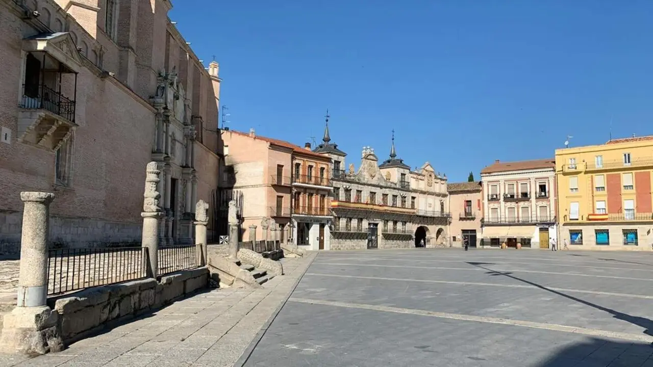 Plaza Mayor Colegiata San Antolin y Ayuntamiento Medina del Campo provincia