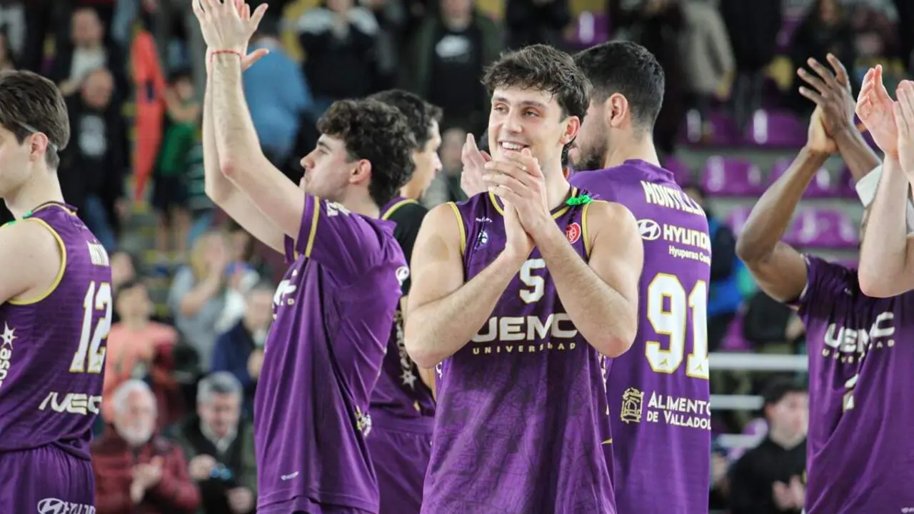 Baloncesto Valladolid vs CB Starlabs Moron celebracion decimotercera victoria temporada