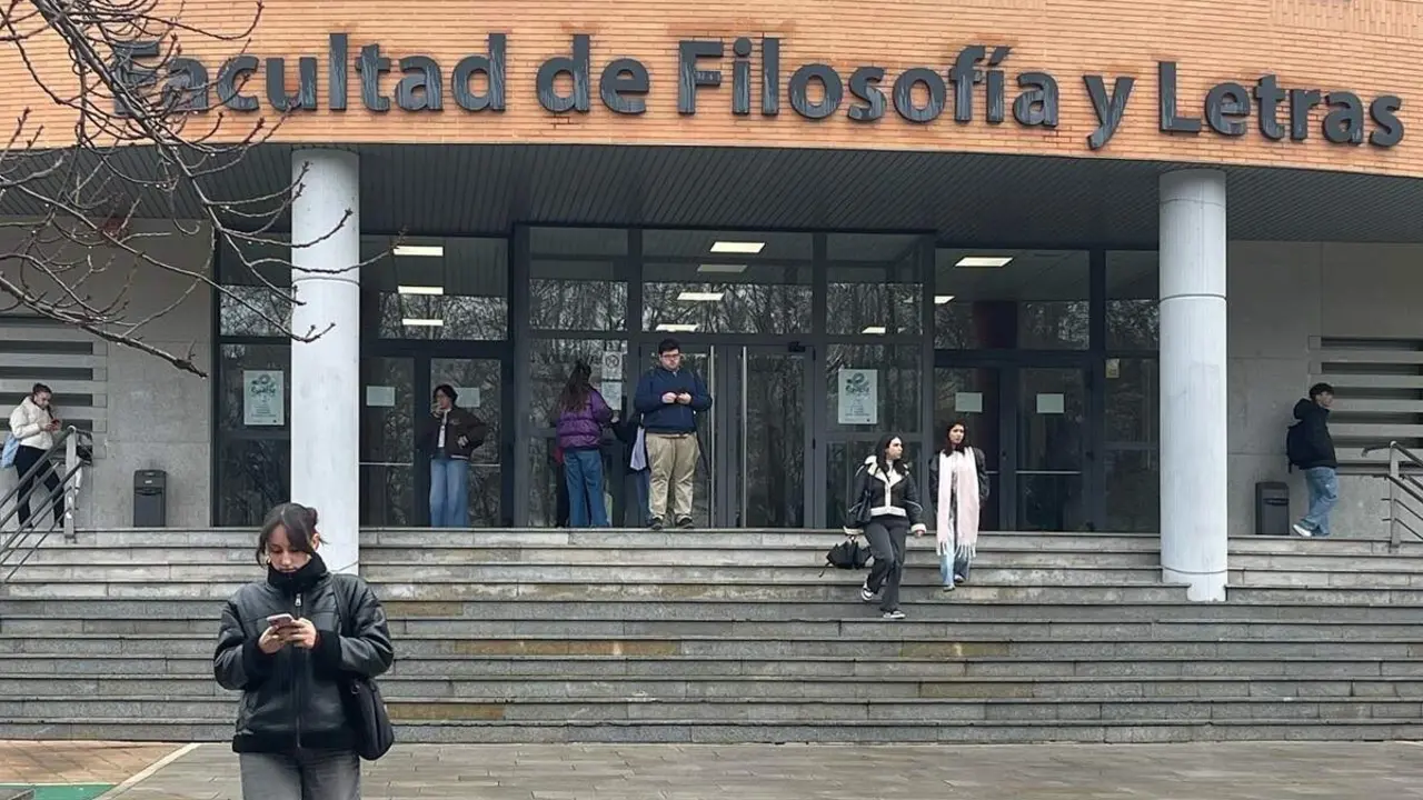Facultad Filosofia y Letras Universidad de Valladolid alumnos estudios de Grado