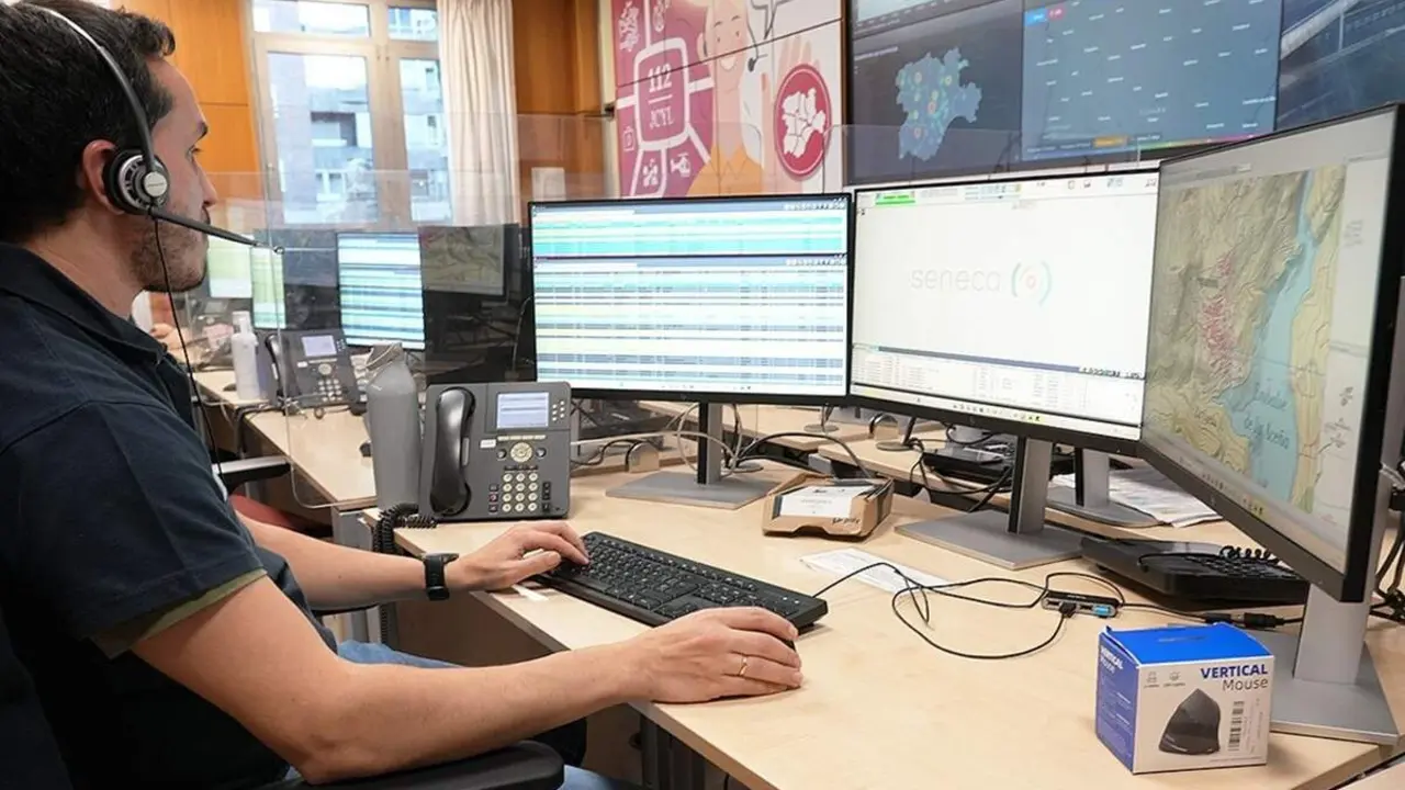 Centro de Emergencias 112 Castilla y Leon trabajador sala operaciones