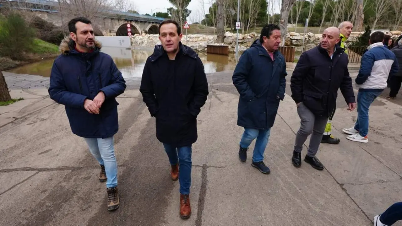 Visita presidente Diputacion Valladolid Conrado Iscar Viana de Cega crecida rio inundaciones