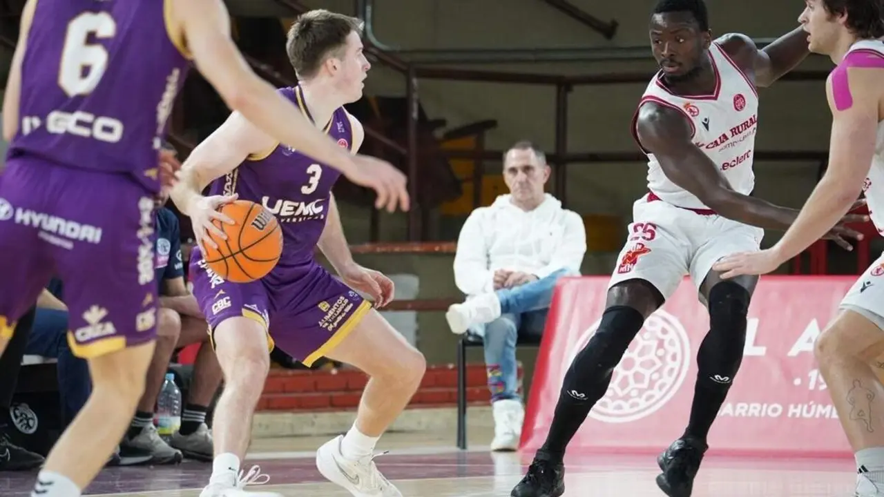 Derrota Cultural Leonesa vs Baloncesto Valladolid Isaac Haney jugador