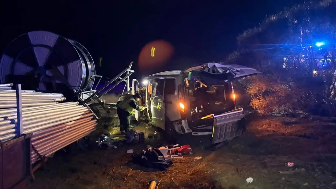 Accidente trafico Ataquines A-6 colision turismo y furgoneta tres heridos