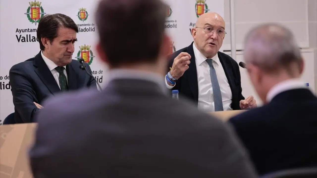 Jesus Julio Carnero y Juan Carlos Suarez-Quinones reunion SVAV disolucion noviembre 2025