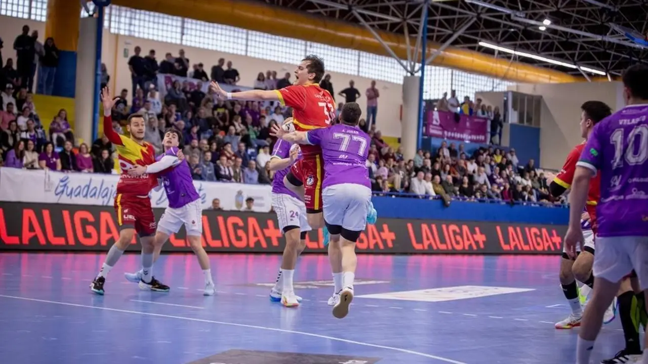 Derrota cronica Guadalajara vs Balonmano Atletico Valladolid jugador Pablo Herrero