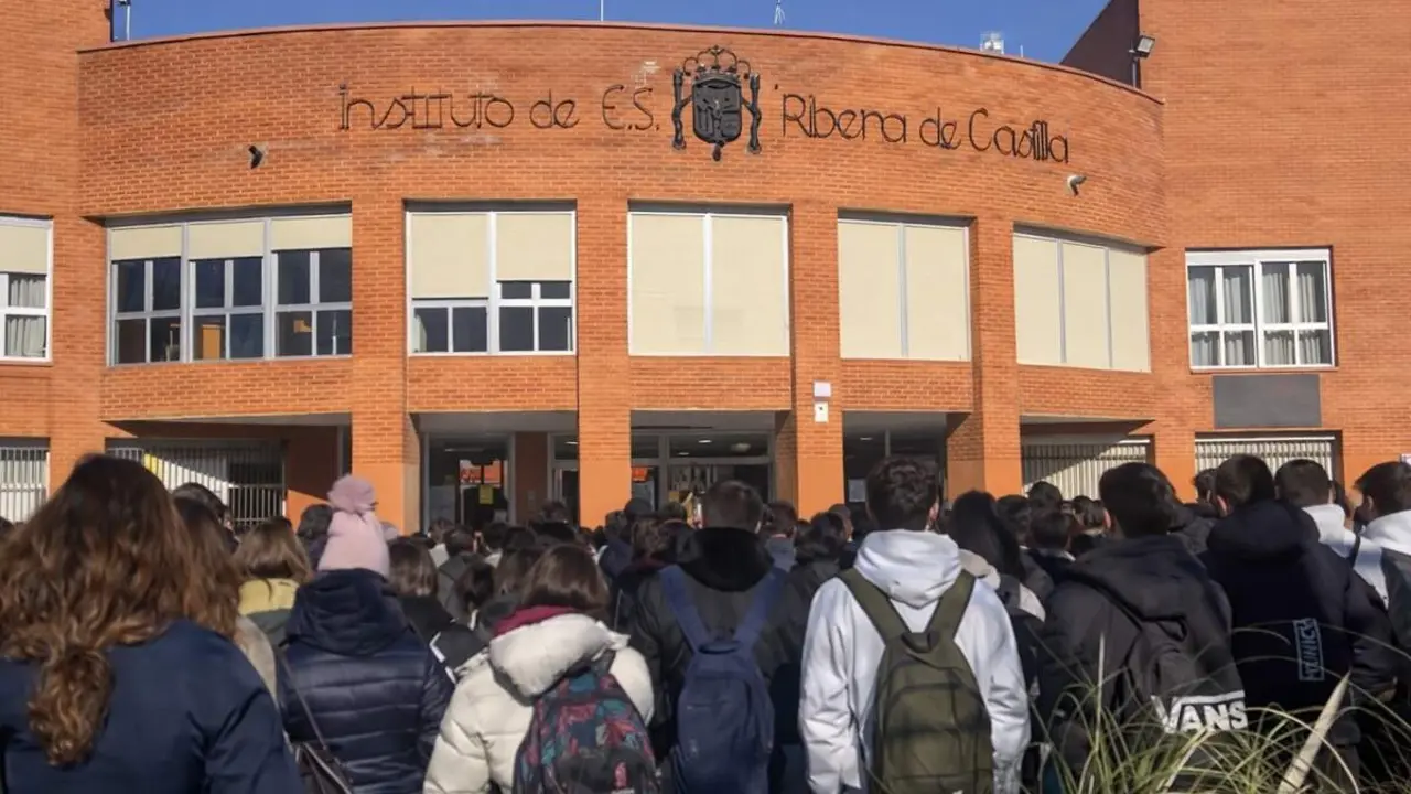 Minuto de silencio IES Ribera de Castilla companeros Juan Esteban apunalamiento mortal Valladolid
