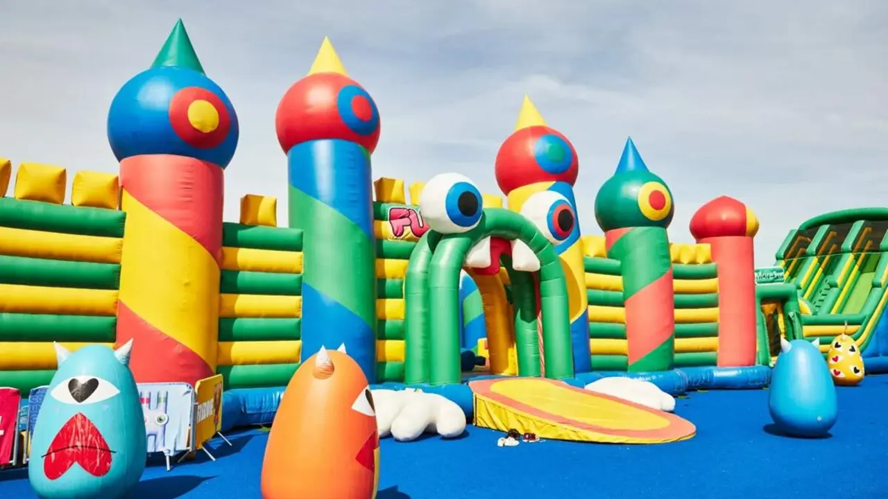 Gran parque hinchable Funbox ocio familiar y juvenil Valladolid